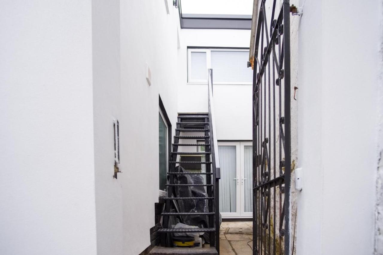 Tallets Apartment With Balcony & Parking Tewkesbury Ngoại thất bức ảnh